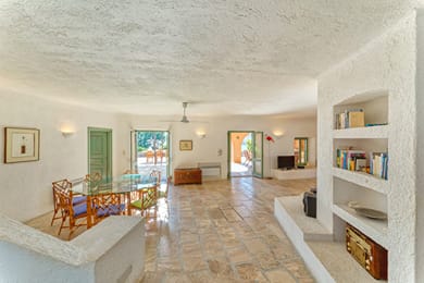 Beachfront Majestic Villa - Image 7