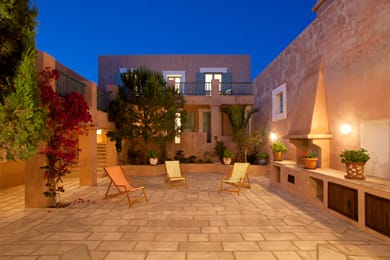 Beachfront Majestic Villa - Image 4