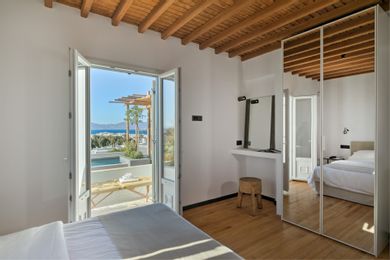 7 Bedroom Villa Nextdoor (3 meters from main hotel - sleeps 19)