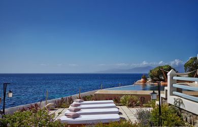 3 Bedroom Waterfront Villa (350 meters from main hotel - sleeps 9)