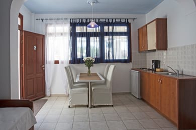 Apartment 2 Bedrooms for 4 included Free car