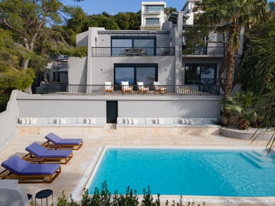 Athenian Black Villa | Olimpou 12 | Saronida