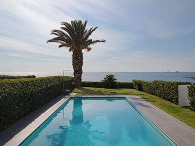 Luxurious Beachfront Villa Maira | 35.5 Leof. Athinon Souniou | Ag. Marina 194 00