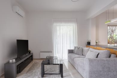 Vouliagmeni Stylish Apartment | Iras 14 | Vouliagmeni 166 71