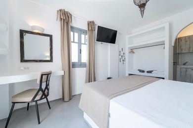 Black Coast Hotel Santorini - Image 2