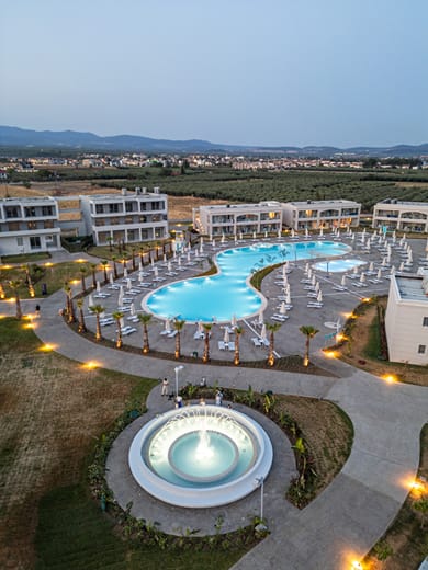 Blue Lagoon Queen - Image 4