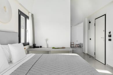 King Sea View Suite with outdoor Jacuzzi