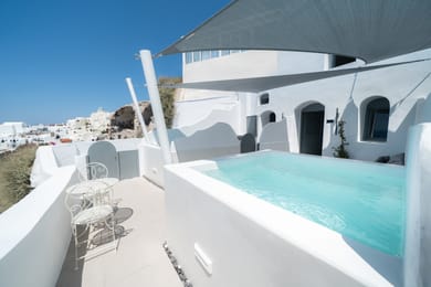 Deluxe Suite with Caldera-Sea View and Private Outdoor Hot Tub