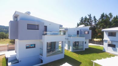 Blue Avenue - Image 4