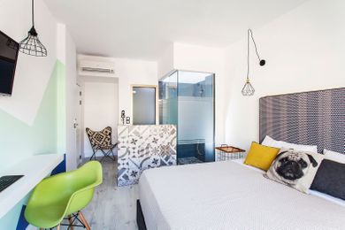 Blue Bottle Hotel Thessaloniki - Image 2