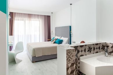 Blue Bottle Hotel Thessaloniki - Image 3
