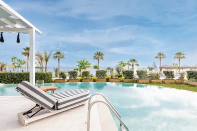 Blue Carpet Suite Sea View | Private Pool