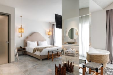 Deluxe Suite Sea View | Indoor Jacuzzi