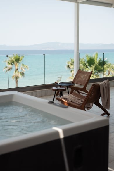 2 Level Suite Sea View | Outdoor Jacuzzi