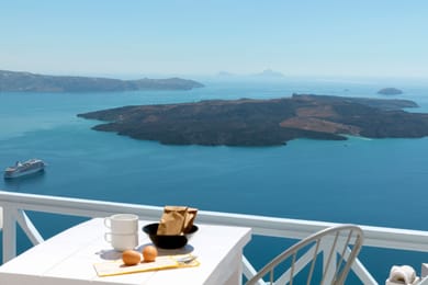 Honeymoon Jacuzzi Suite with private balcony
