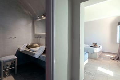Honeymoon Jacuzzi Suite with private balcony