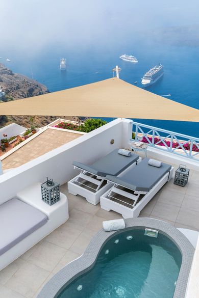 Honeymoon Jacuzzi Suite with private balcony