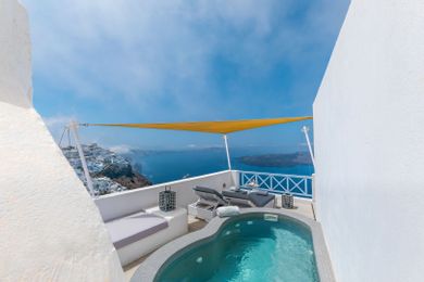 Honeymoon Jacuzzi Suite with private balcony