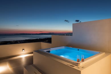 1 Bedroom Deluxe Suite with Outdoor Jet Tub | Sun Gres