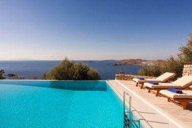 Melva Villa