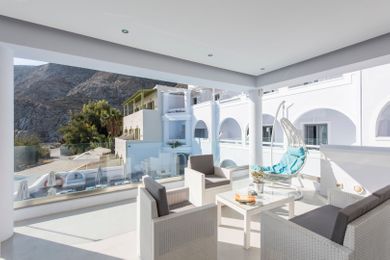 Blue Waves Hotel Santorini - Image 6