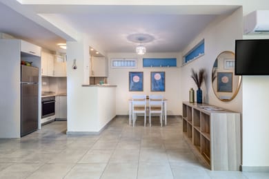 Two Bedroom Apartment with Garden (Vouliagmeni Stylish Homes)