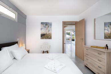 Two Bedroom Apartment with Garden (Vouliagmeni Stylish Homes)