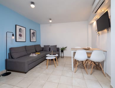 One Bedroom Apartment with Garden (Vouliagmeni Stylish Homes)