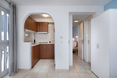 One Bedroom Apartment with Garden (Vouliagmeni Stylish Homes)