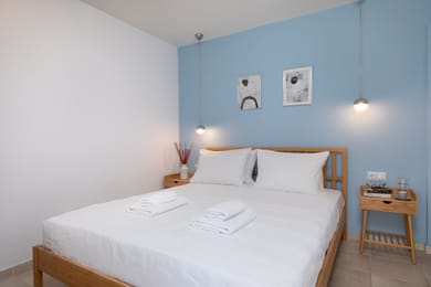 One Bedroom Apartment with Garden (Vouliagmeni Stylish Homes)