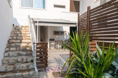 One Bedroom Apartment with Garden (Vouliagmeni Stylish Homes)