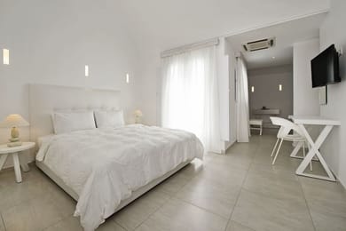 Cavo Suite with outdoor Jacuzzi