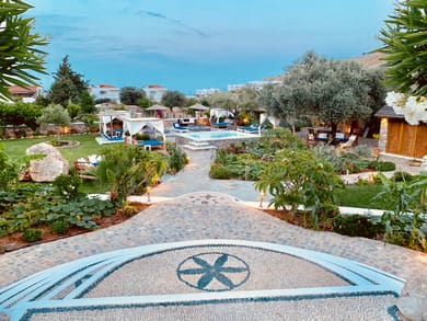 Caesars Gardens Hotel & Spa - Image 2