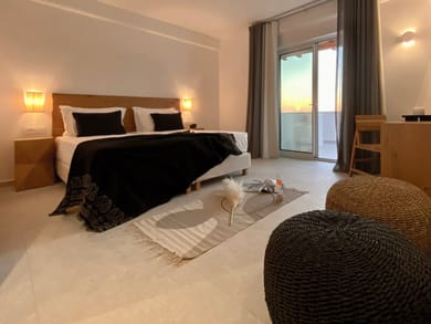 Suite with Outdoor Hot Tub & Sea View