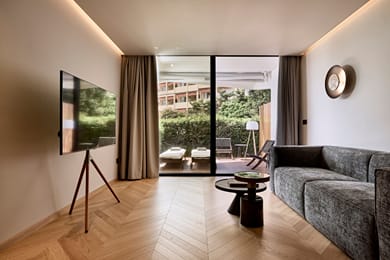 Cama Luxury Suites Kavouri - Image 4