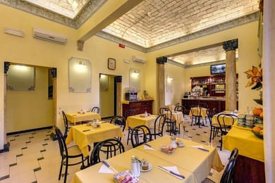 Cambridge Hotel Rome - Image 3