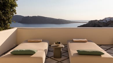 River Pool Suite Caldera Sea View