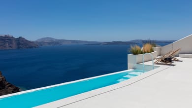 Three Bedroom Villa with Infinity Pool Caldera Sea View