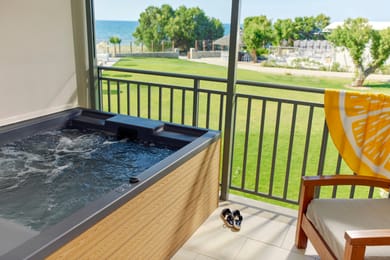 Deluxe Room with Outdoor Jacuzzi - Wellness Enhanced