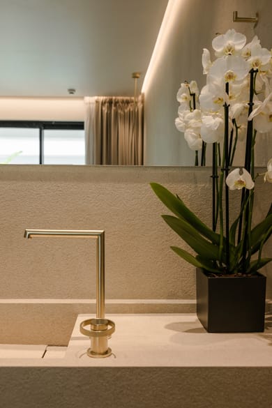 Design Swim Up Room with Shared Pool