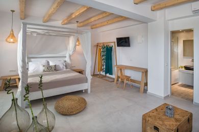 Honeymoon Sea View Suite with Jacuzzi