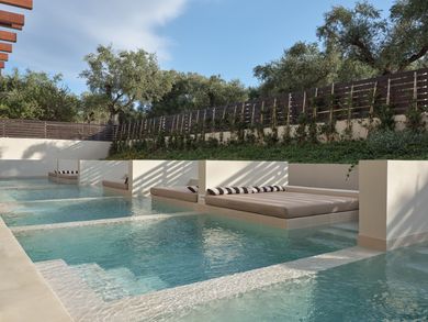 Superior Swim Up Room