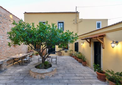 Castello Villa Daphnes