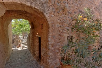 Dorovinis Monemvasia Castlehouses - Image 2