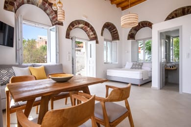 Deluxe Apartment with Sea View Balcony – King Bed