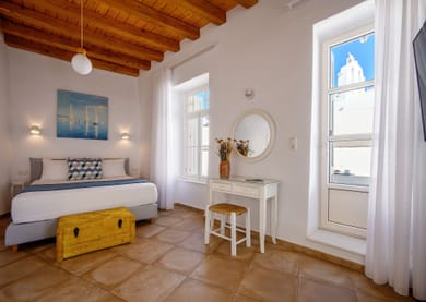 Standard Apartment with Balcony – King Bed