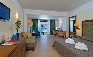 Superior Deluxe Junior Suite Sea View Direct Pool Access