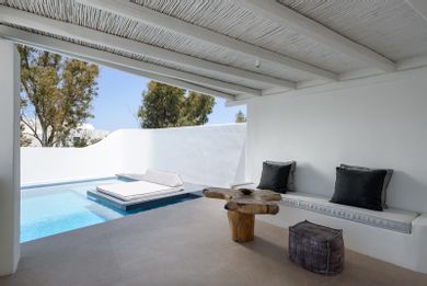 Honeymoon Pool Suite with Caldera Sunset View