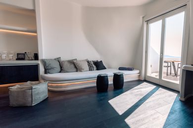 Junior Suite with Hot Tub and Caldera Sunset View