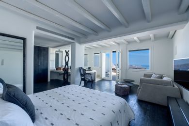 Cavo Tagoo Diamond Suite with Pool and Caldera Sunset View